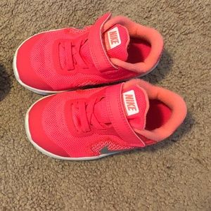 Girls size 6 Nike sneakers